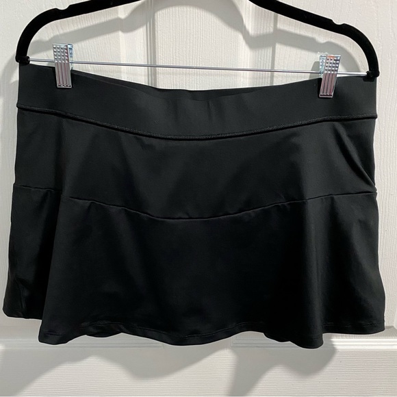 NWOT Victoria’s Secret Sport Skort in Black Size L w/Small Side Zipper Pocket. - Picture 2 of 5